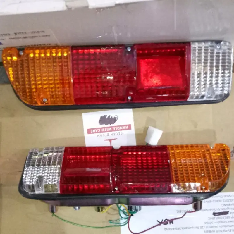 F2151905r-	Faro Pos 215-1905 Rh Datsun 1500 1