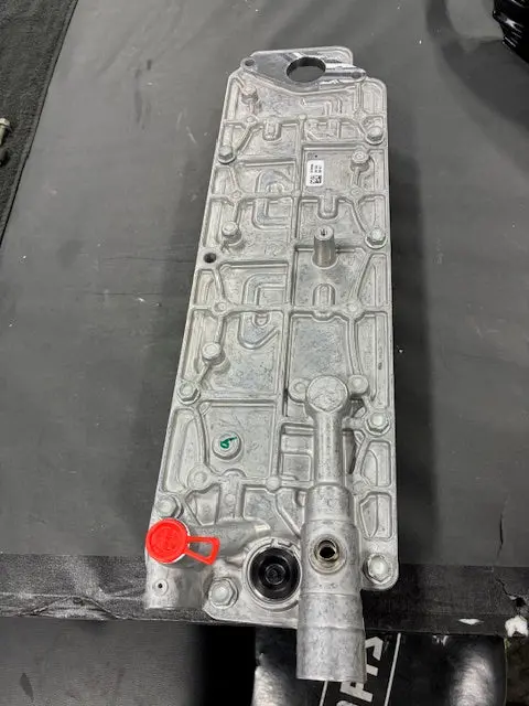 Escalade V Valley Cover 1